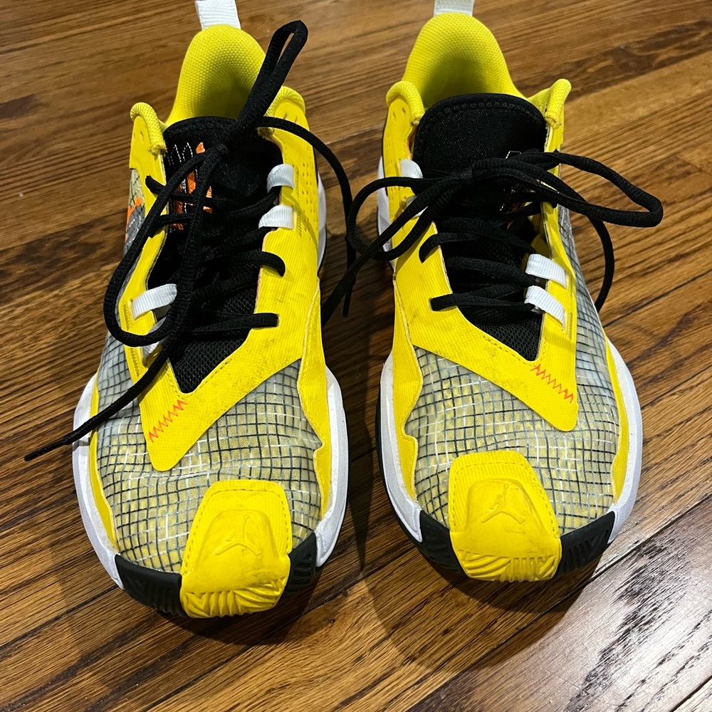 Jordan Yellow and Black Sneakers Modern Athletic Style